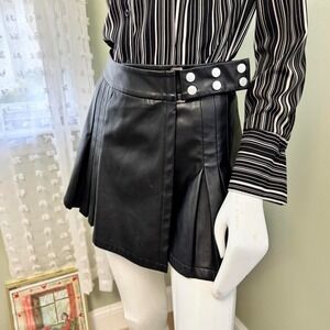 Black‎ vegan leather mini skirt